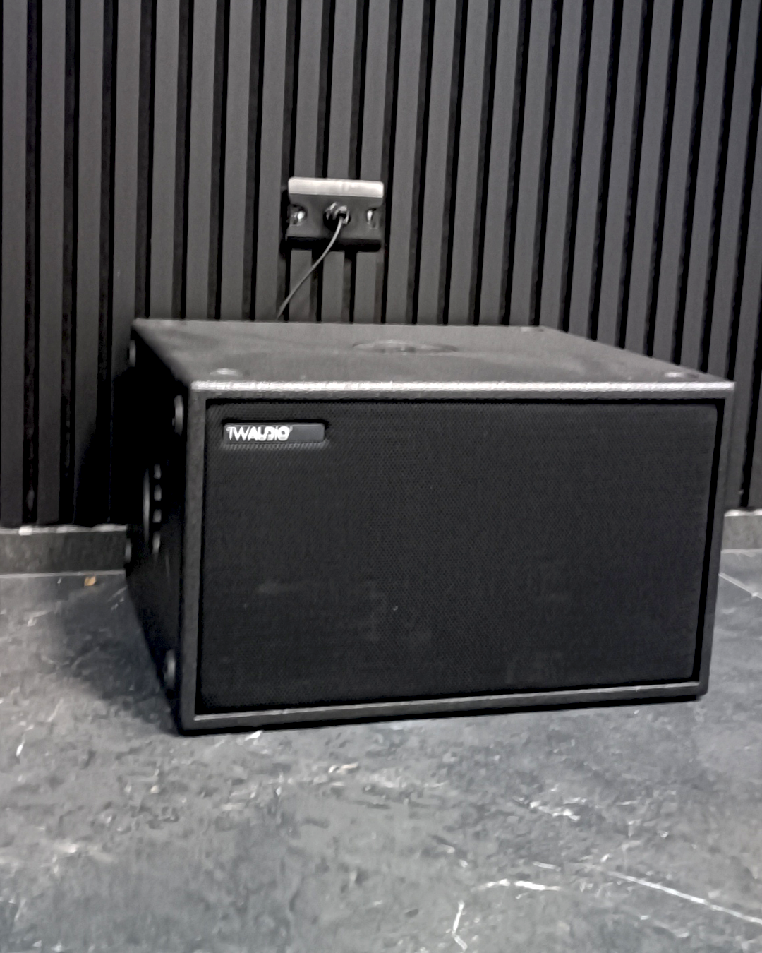 TW Audio B10 installato nella lounge