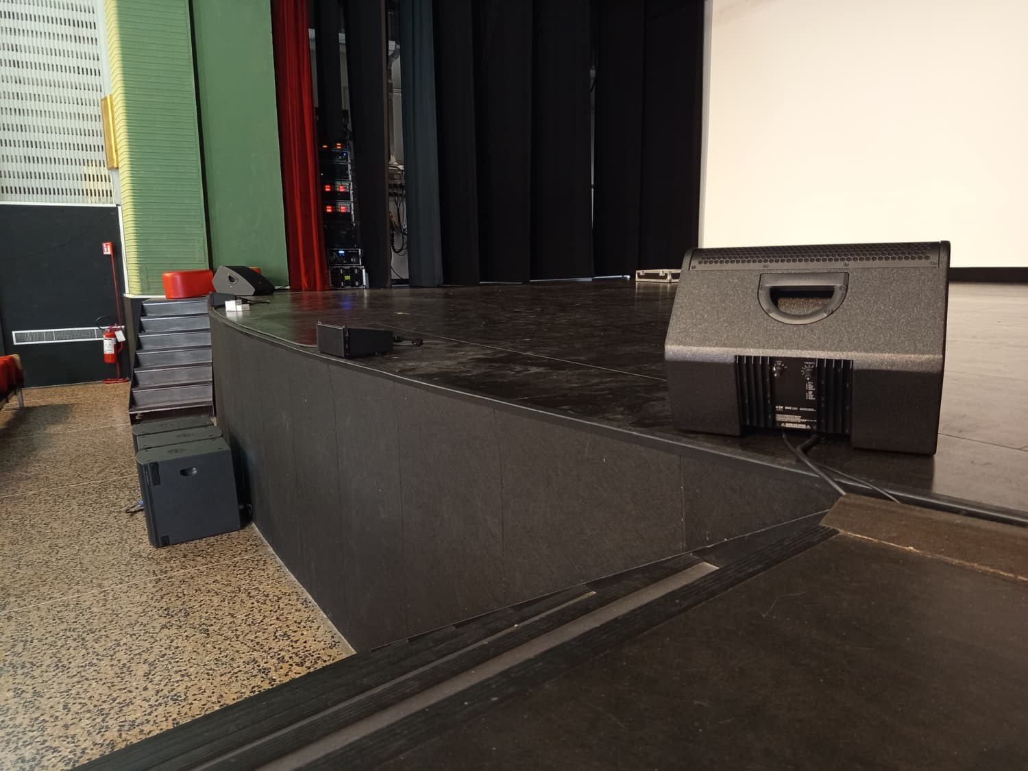 Sistema audio SE Audiotechnik durante un evento