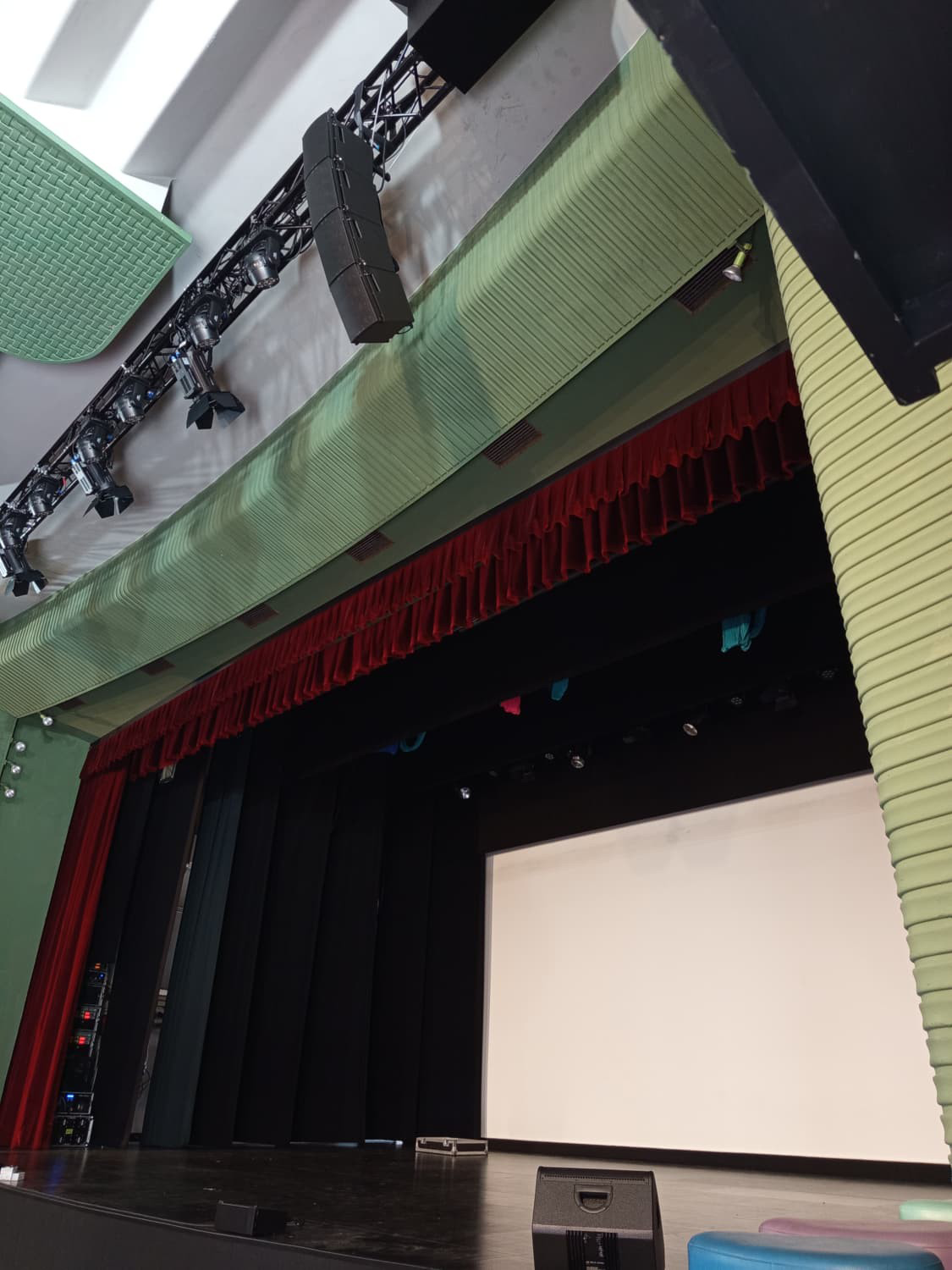 Sistema SE Audiotechnik in configurazione verticale