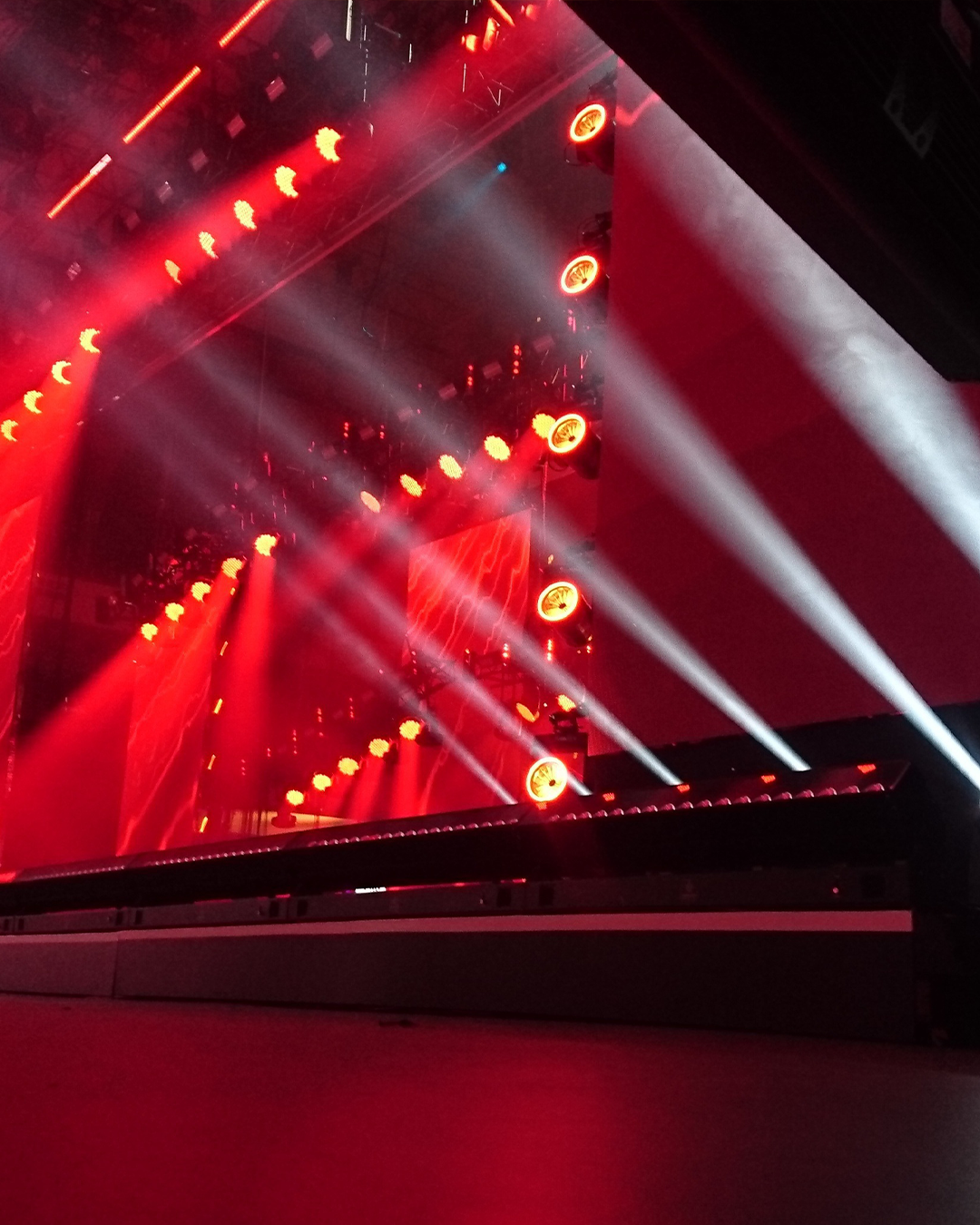 Palco professionale per eventi e spazi multifunzionali